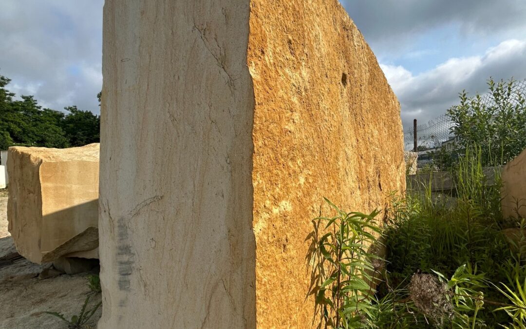 Bloki z piaskowca – jak powstają i gdzie znajdują zastosowanie?