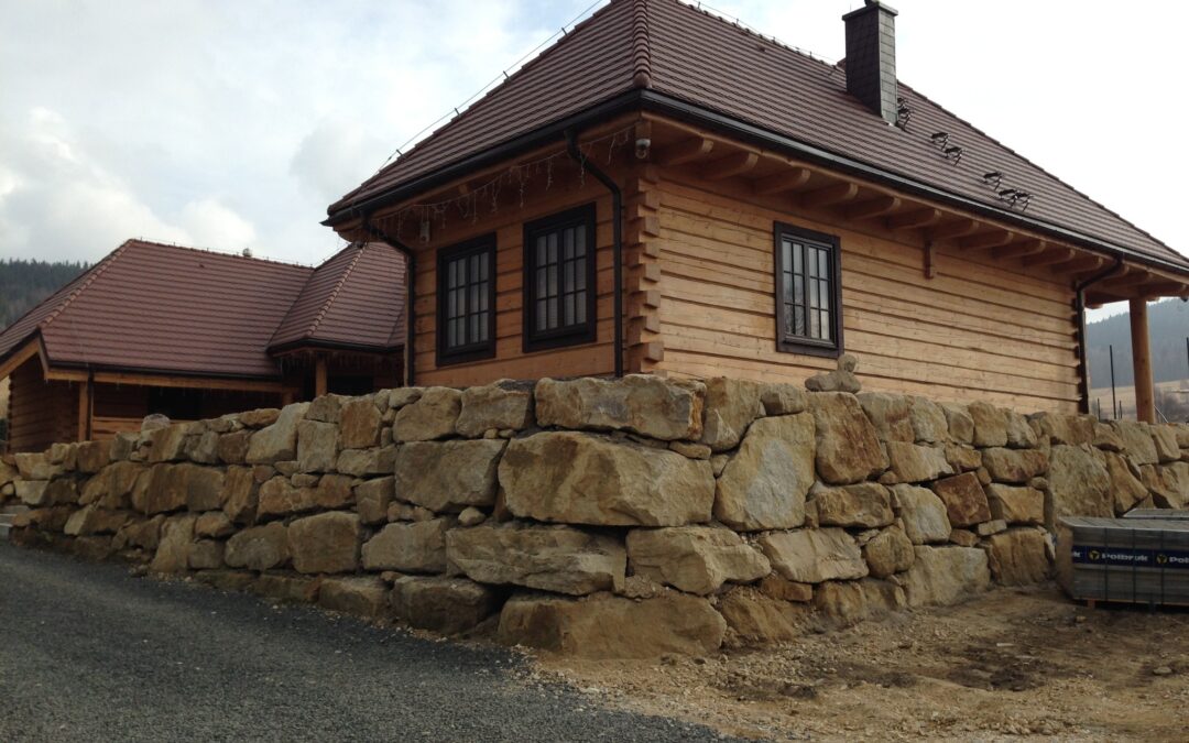 Zalety bloków z piaskowca w budownictwie i architekturze krajobrazu