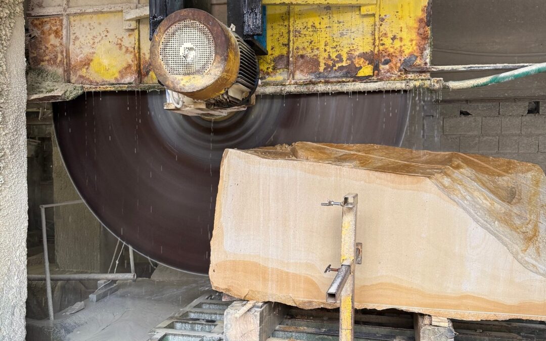 Czym są slaby z piaskowca i jakie mają zastosowanie?